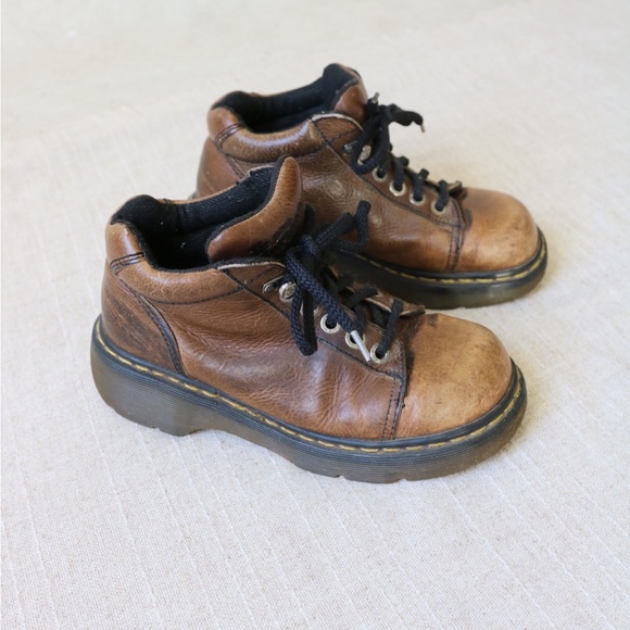 Vintage Dr. Martens 8550 Chunky Leather Ankle Boot - Picture 3 of 9
